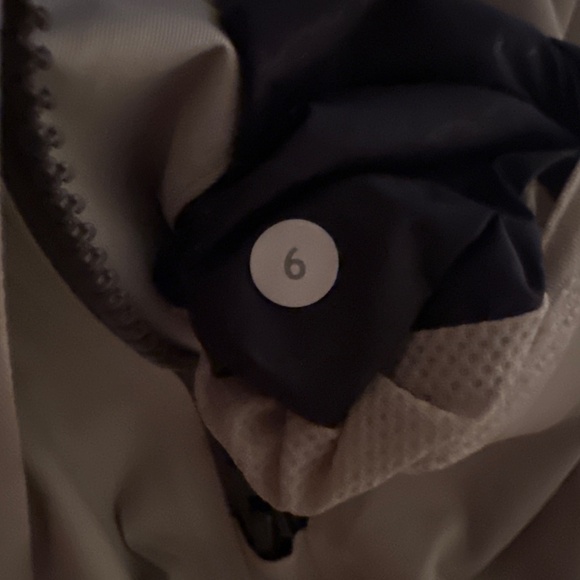Lululemon Jacket - Size 6 - Picture 3 of 3